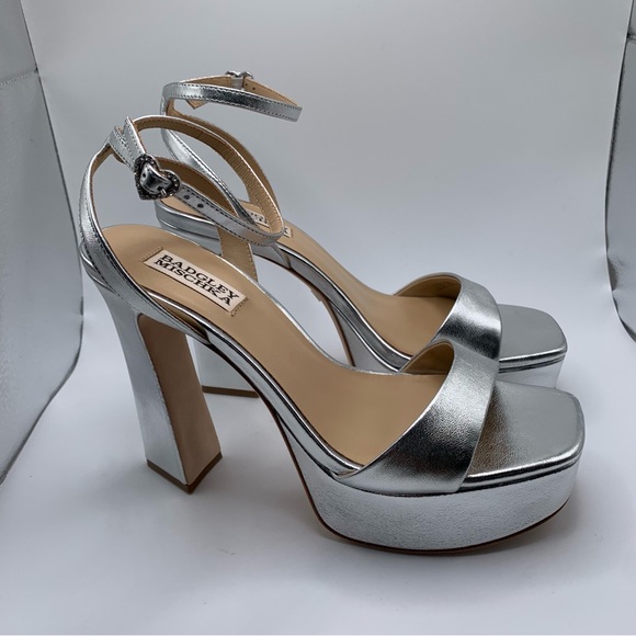NWB Badgley Mischka Caia Platform Sandal silver metallic hearts size 8 2083 - Picture 4 of 13